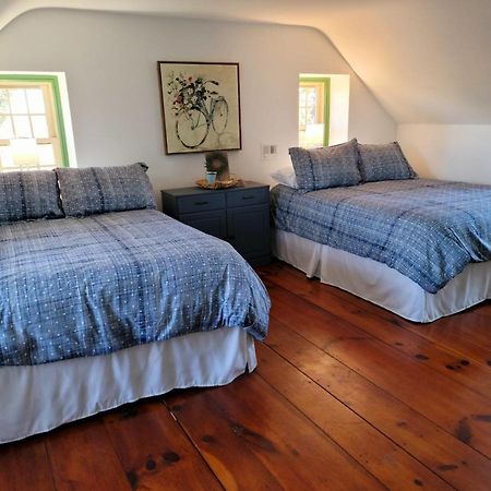 Downingtown Manor - 1900S Farmhouse With Creek Views Buitenkant foto