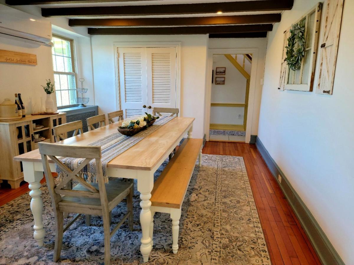 Downingtown Manor - 1900S Farmhouse With Creek Views Buitenkant foto