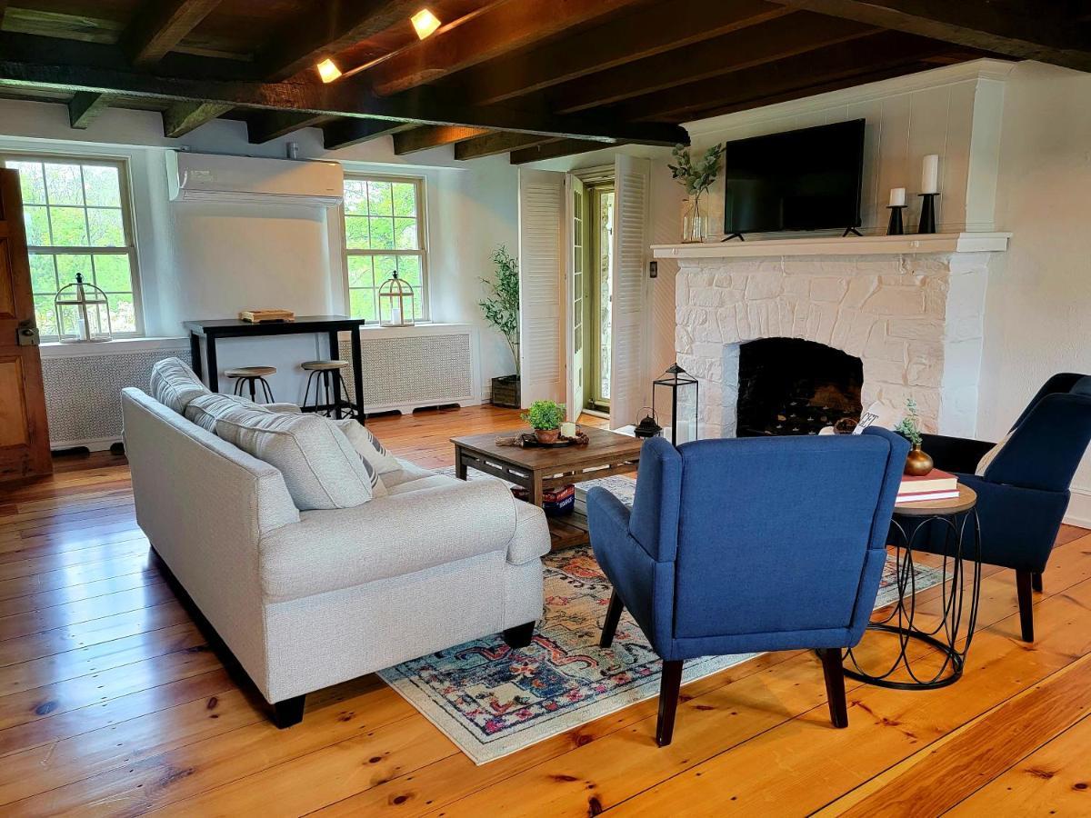 Downingtown Manor - 1900S Farmhouse With Creek Views Buitenkant foto