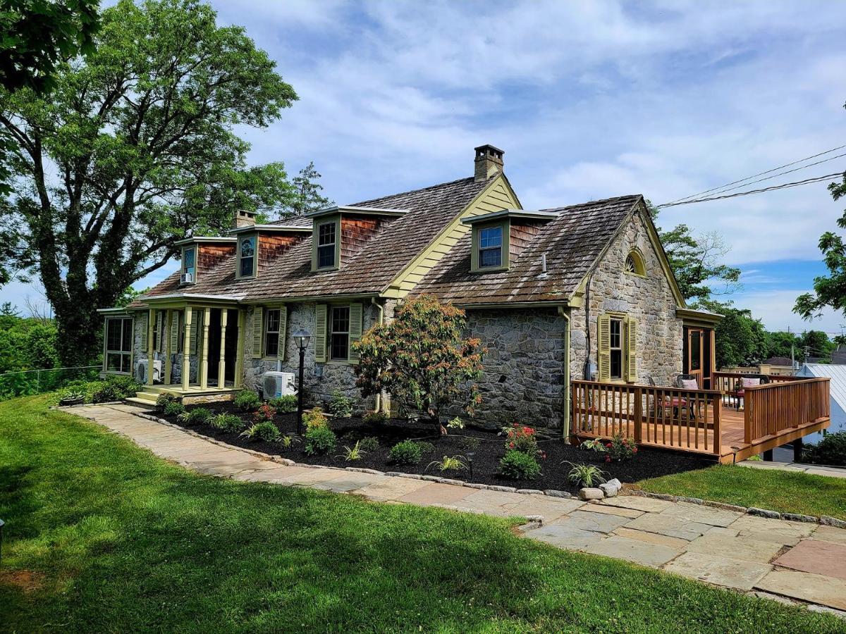 Downingtown Manor - 1900S Farmhouse With Creek Views Buitenkant foto