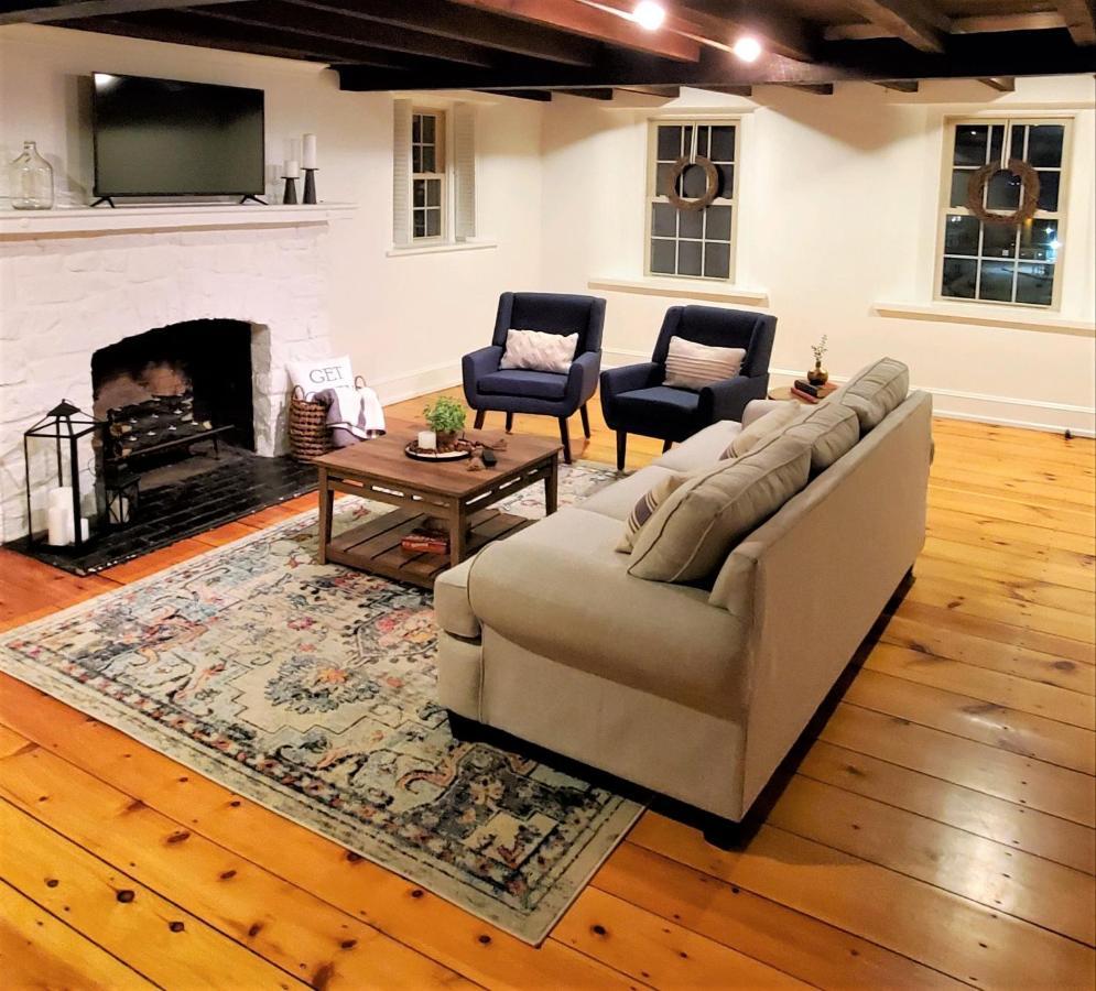 Downingtown Manor - 1900S Farmhouse With Creek Views Buitenkant foto