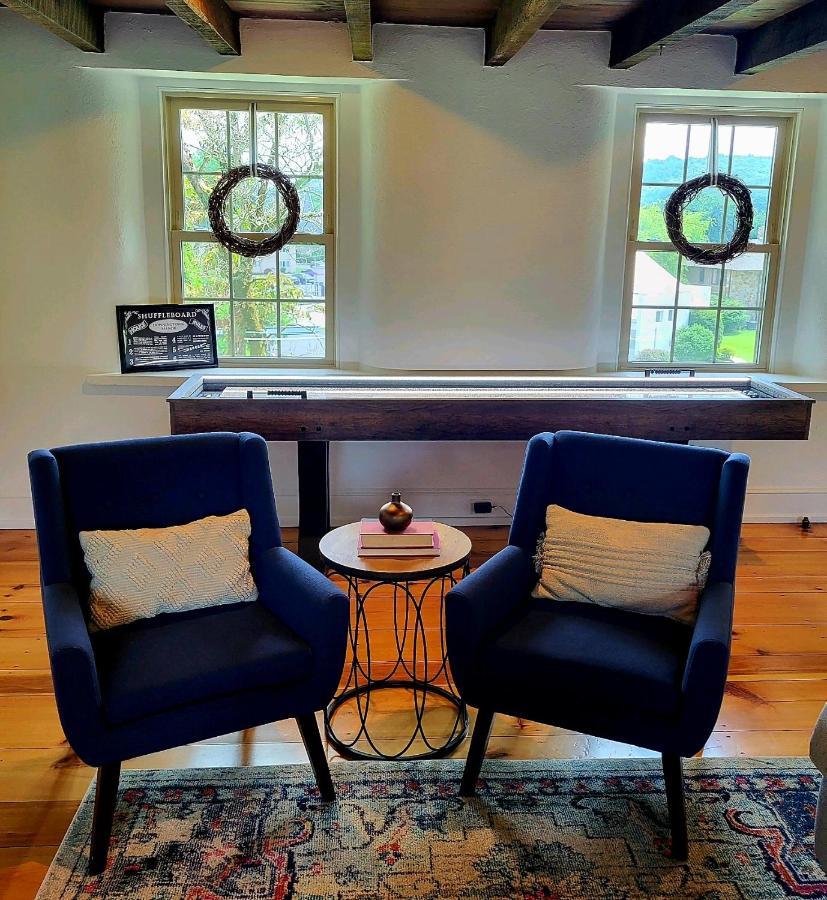 Downingtown Manor - 1900S Farmhouse With Creek Views Buitenkant foto